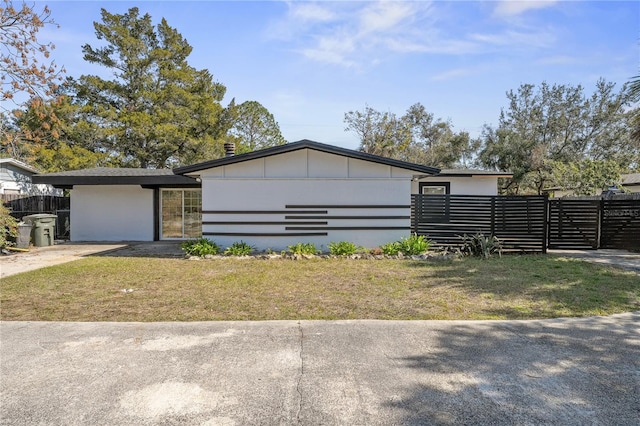 view of front of property with a front lawn