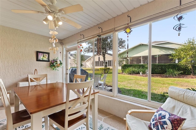 sunroom featuring ceiling fan