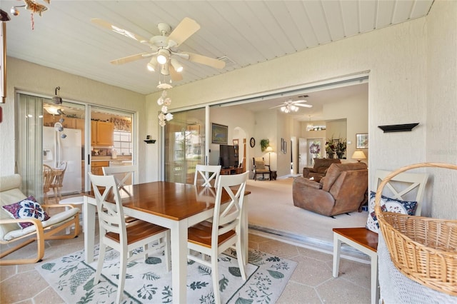 dining space with ceiling fan