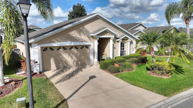 view of front of home featuring a garage, central air condition unit, and a front lawn