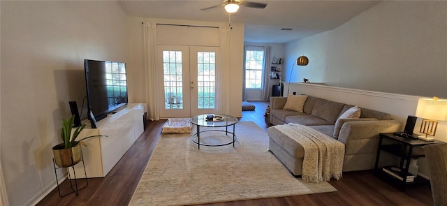 living room with dark wood-type flooring and ceiling fan