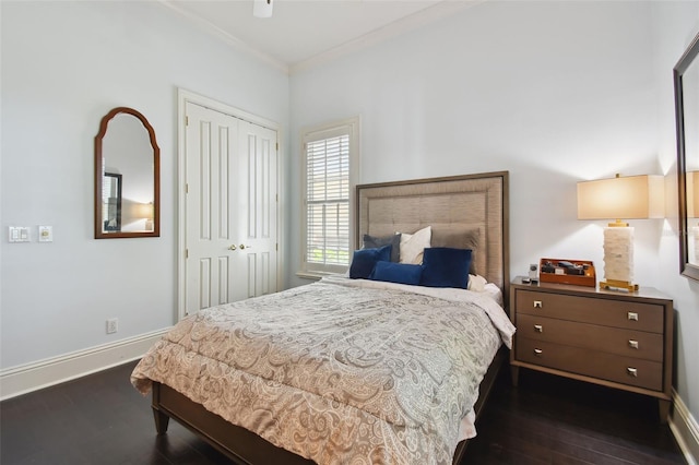 bedroom featuring crown molding, dark hardwood / wood-style flooring, and a closet