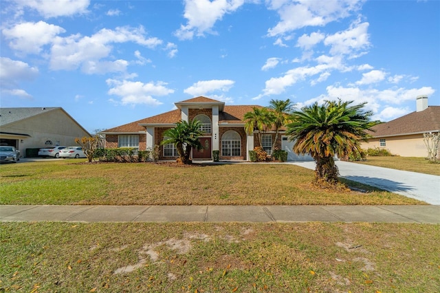 view of front of house featuring a front lawn