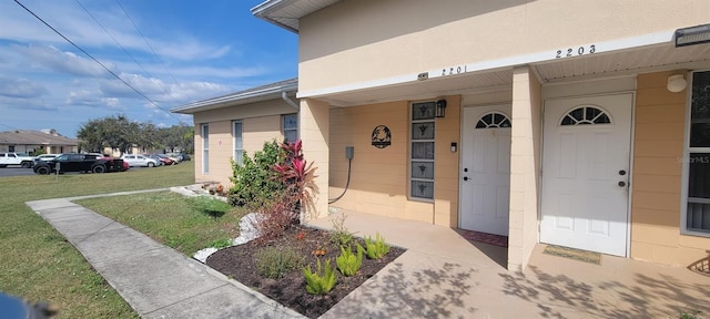 property entrance featuring a yard