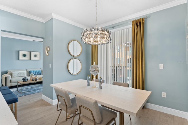 dining space featuring crown molding, light hardwood / wood-style floors, and a notable chandelier