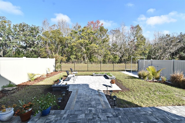 view of yard featuring a patio