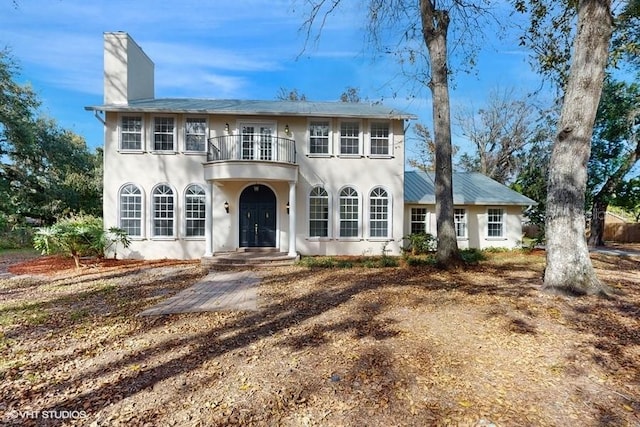 view of front of property with a balcony