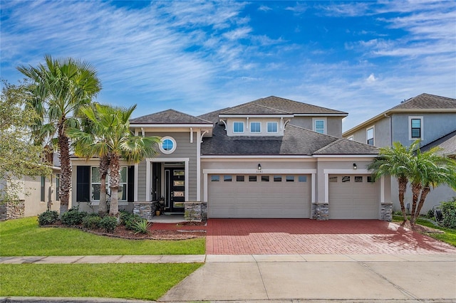 view of front of home featuring a front yard