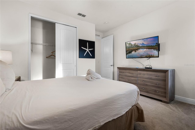 bedroom with light carpet, a closet, visible vents, and baseboards