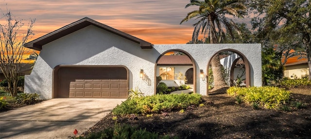 view of front facade featuring a garage