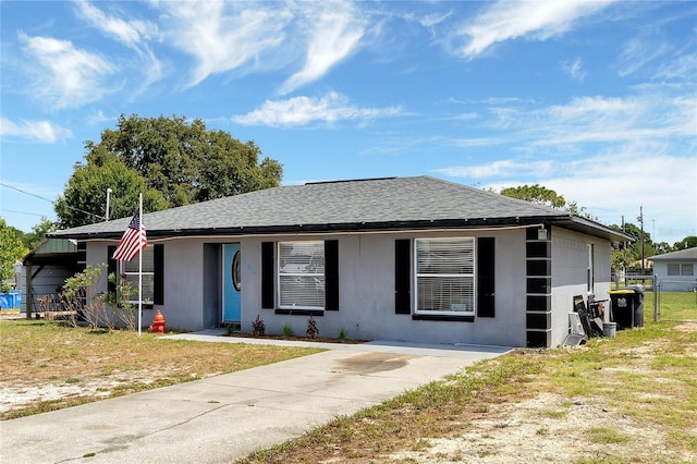 view of front of house with a front lawn