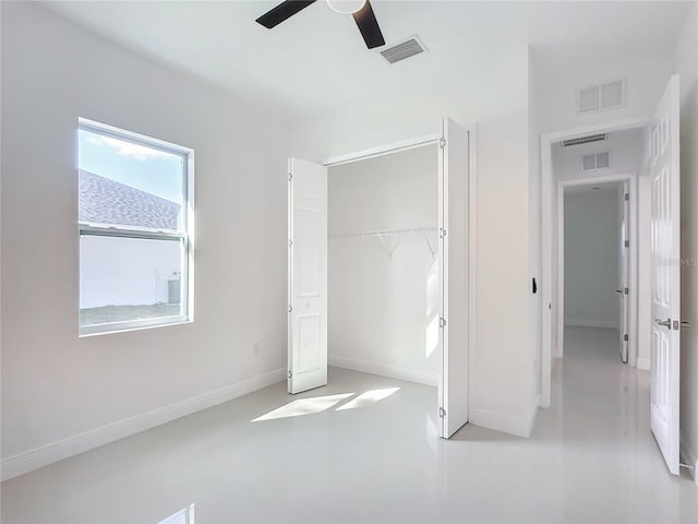 unfurnished bedroom featuring ceiling fan and a closet