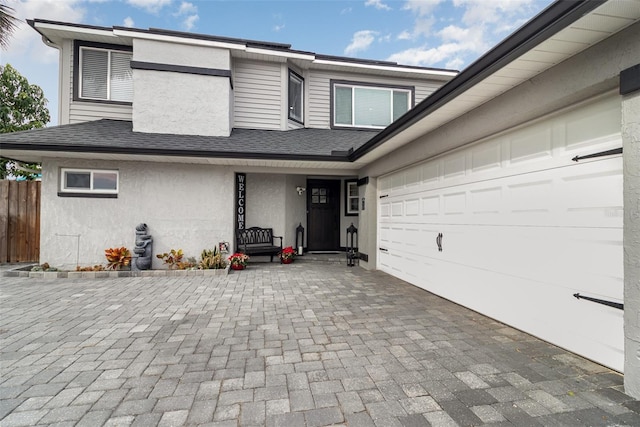 view of front facade featuring a garage