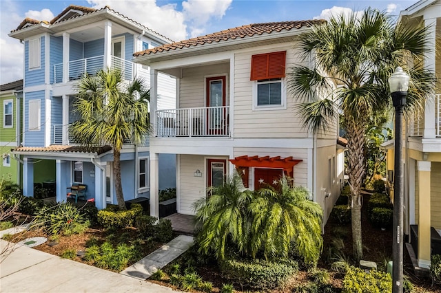 mediterranean / spanish-style house featuring a balcony