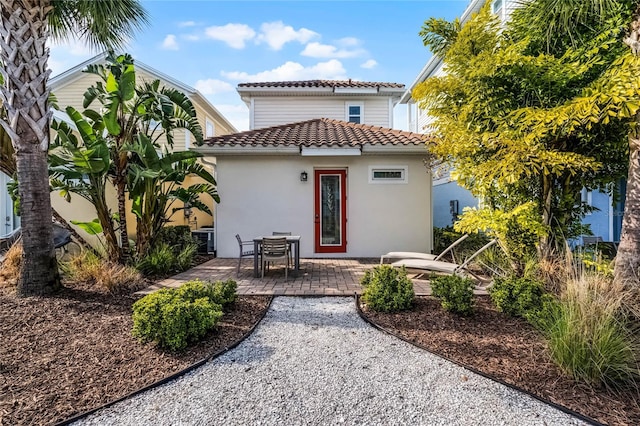 view of front of property featuring a patio