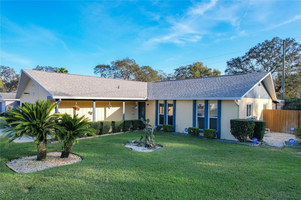 single story home with a front yard