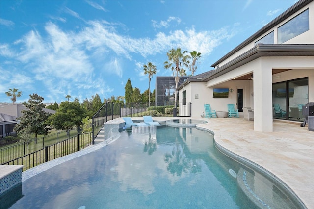 view of pool featuring a patio area, a fenced backyard, and a pool with connected hot tub