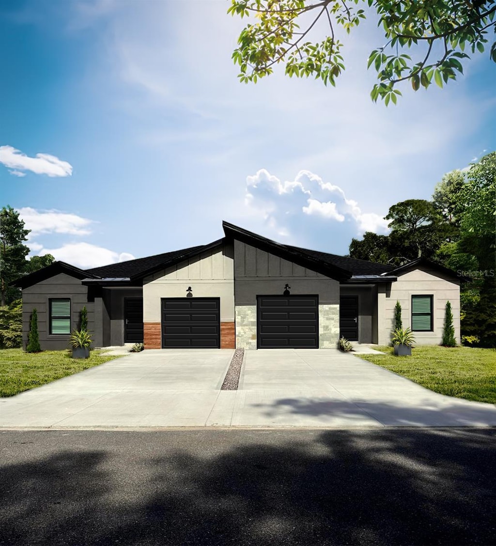 view of front facade featuring a garage