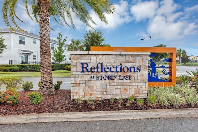 view of community / neighborhood sign