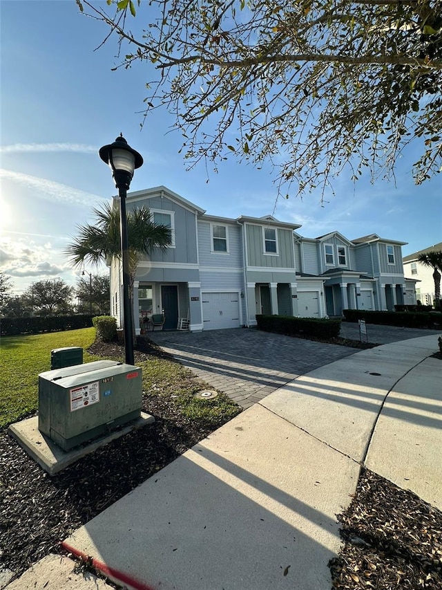 view of front of property featuring a garage