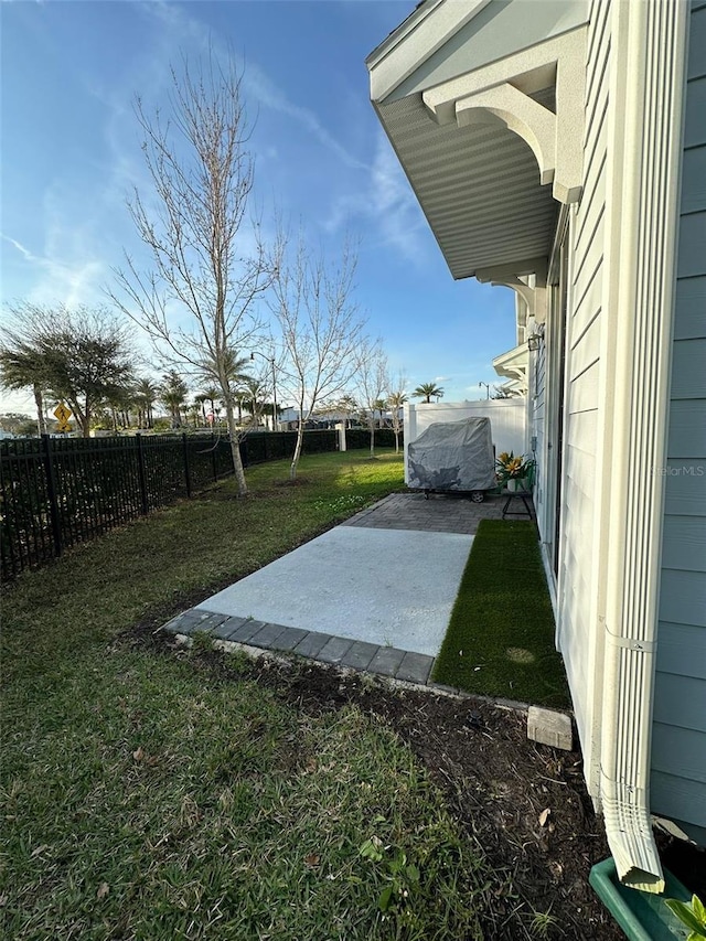 view of yard with a patio area