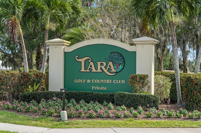 view of community / neighborhood sign