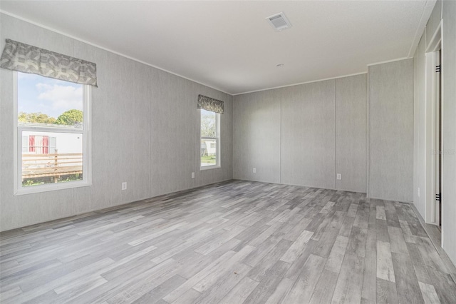 unfurnished room featuring light hardwood / wood-style flooring