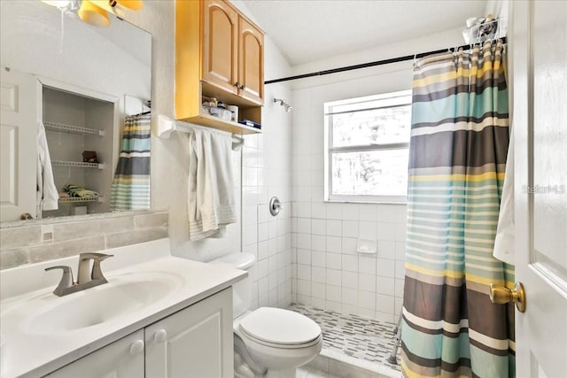 bathroom with a shower with curtain, vanity, toilet, and tasteful backsplash