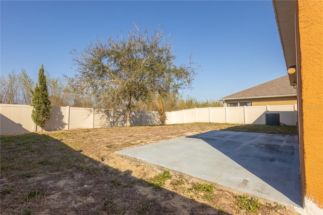 view of yard with a patio