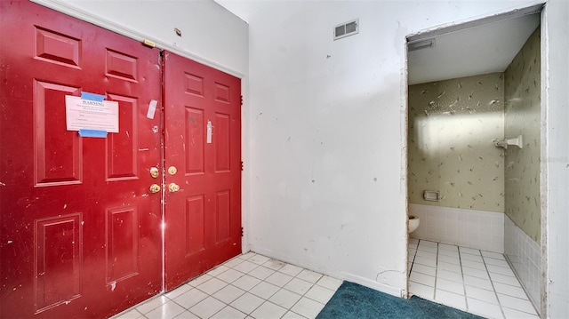 entryway featuring light tile patterned floors