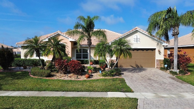 view of front facade featuring a garage and a front yard