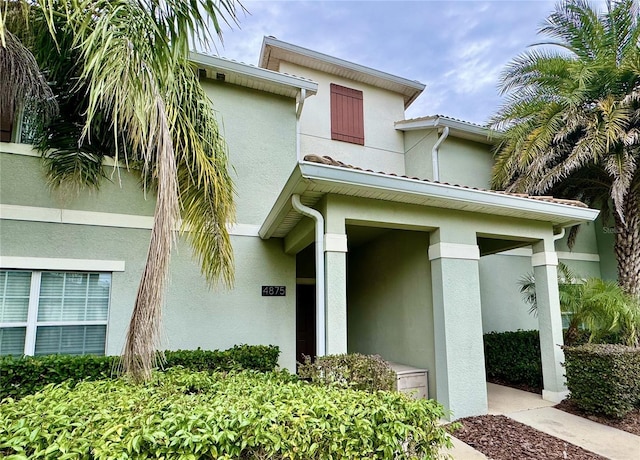 view of exterior entry featuring stucco siding