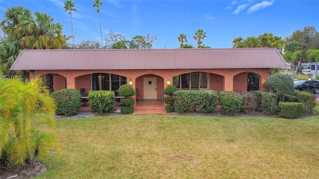 ranch-style home with a front lawn