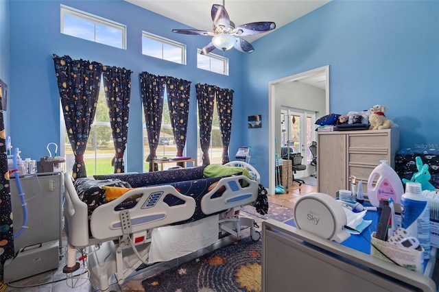 bedroom with ceiling fan