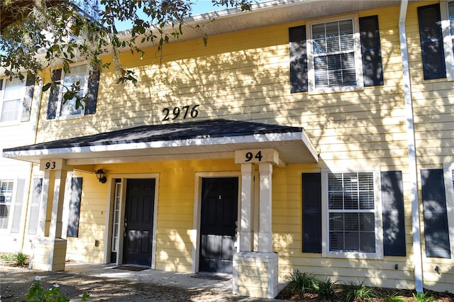 view of front of property