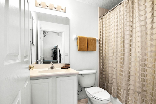 bathroom with a shower with curtain, toilet, vanity, and a textured ceiling