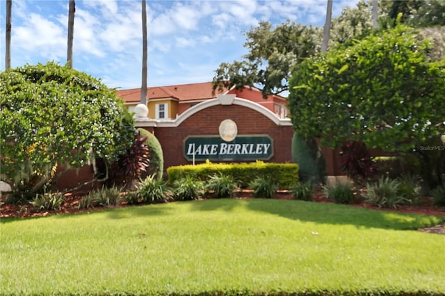 community sign featuring a lawn