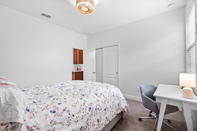 bedroom featuring a closet, visible vents, baseboards, and carpet