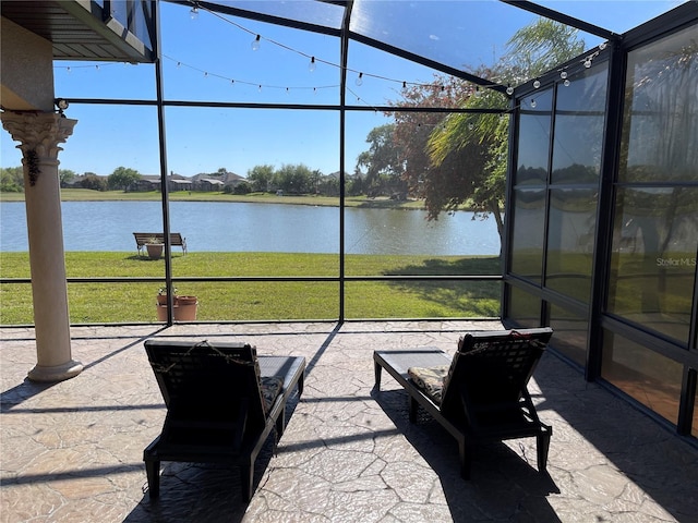 1820 Trophy Bass Way, Kissimmee, FL 34746 - sunroom featuring plenty of natural light and a water view