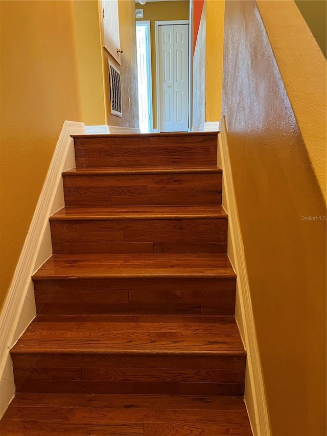 350 Corsica Ct, Kissimmee, FL 34758 - view of stairs