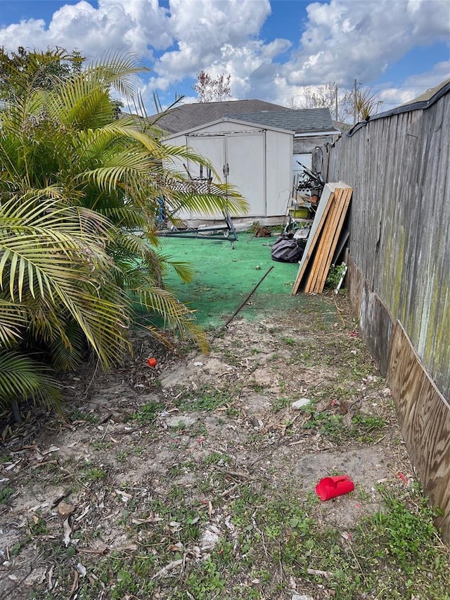 350 Corsica Ct, Kissimmee, FL 34758 - view of yard with fence, an outbuilding, and a storage unit