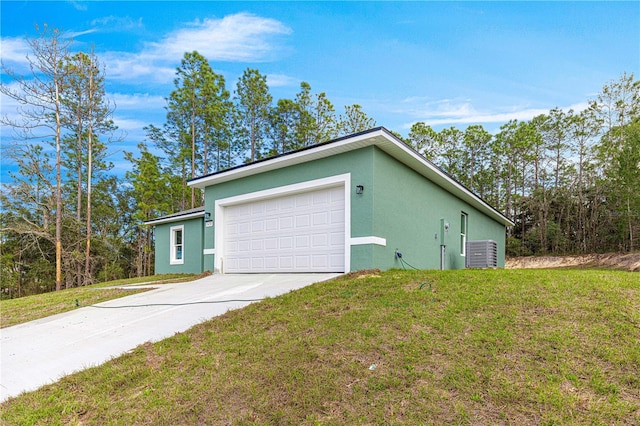 6430 SW 144th Street Rd, Ocala, FL 34473 - view of side of home with stucco siding, a yard, concrete driveway, and a garage