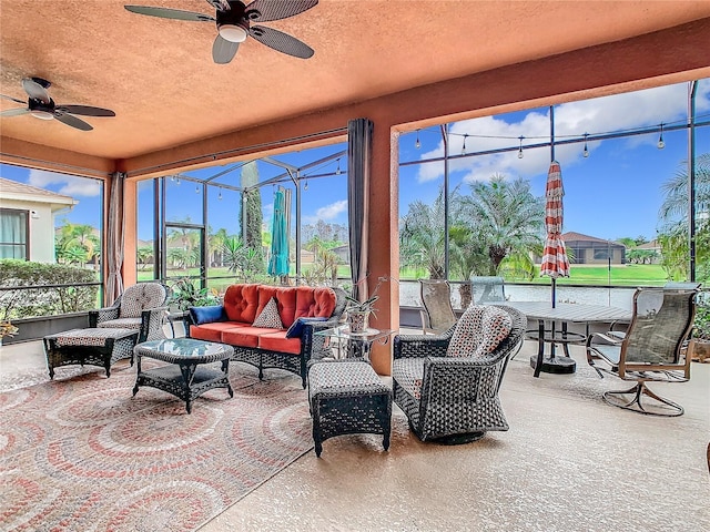 sunroom with ceiling fan