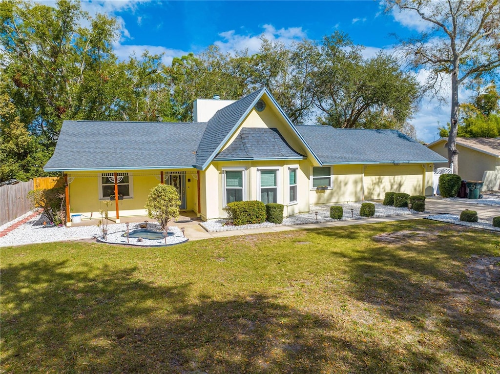 view of front of home featuring a patio area and a front yard