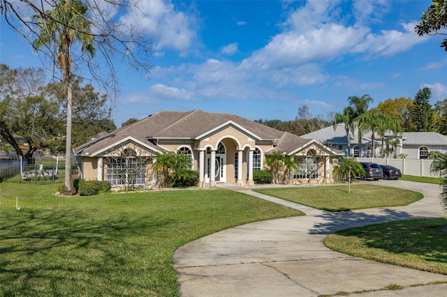 view of front of property with a front yard