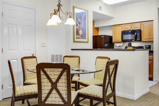 8100 Poinciana Blvd Unit 2501, Orlando, FL 32821 - dining area featuring visible vents, a chandelier, and baseboards