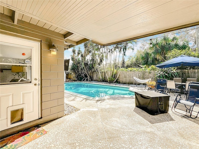 3004 Lake Margaret Dr, Orlando, FL 32806 - view of swimming pool with a patio area and a fenced backyard