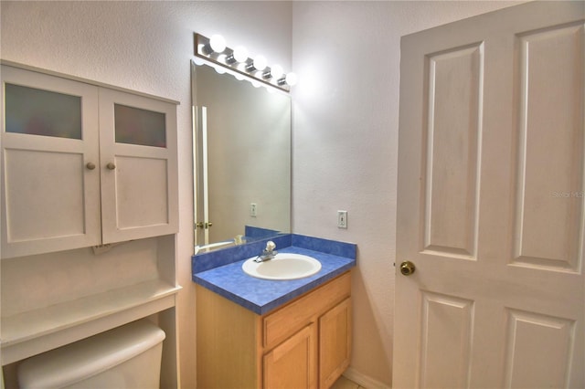 500 Monroe Cir, Davenport, FL 33896 - bathroom with vanity, a textured wall, and toilet