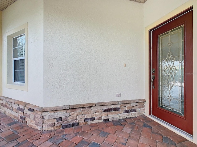 property entrance featuring stucco siding