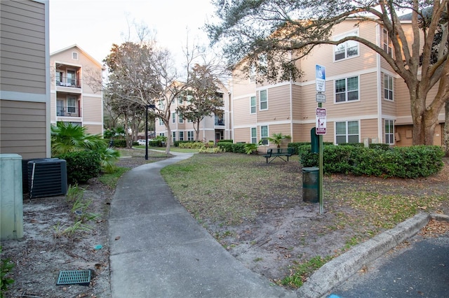 view of property's community featuring a residential view